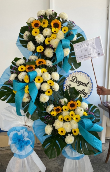 W11 Condolences & Funeral  (Wreath) »Ȧ From RM200 Condolences & Sympathy Melaka, Malaysia Delivery, Supplier, Supply | Paradise Flower House