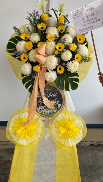 W38 Condolences & Funeral  (Wreath) »Ȧ From RM200 Condolences & Sympathy Melaka, Malaysia Delivery, Supplier, Supply | Paradise Flower House