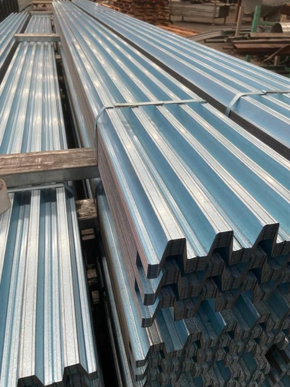 Aluzinc C Channel 121 x 0.45mm (T) x  6m (L)