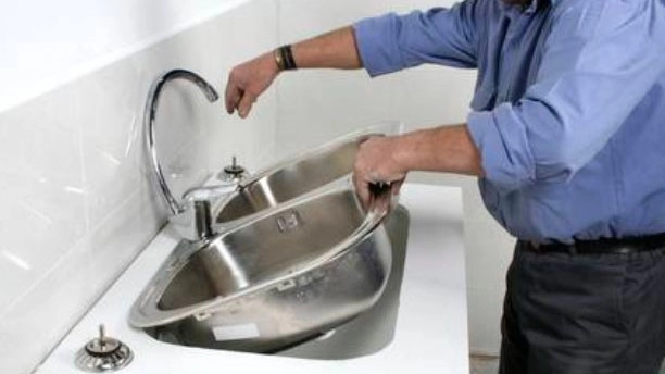 Installation for kitchen sink or water tap