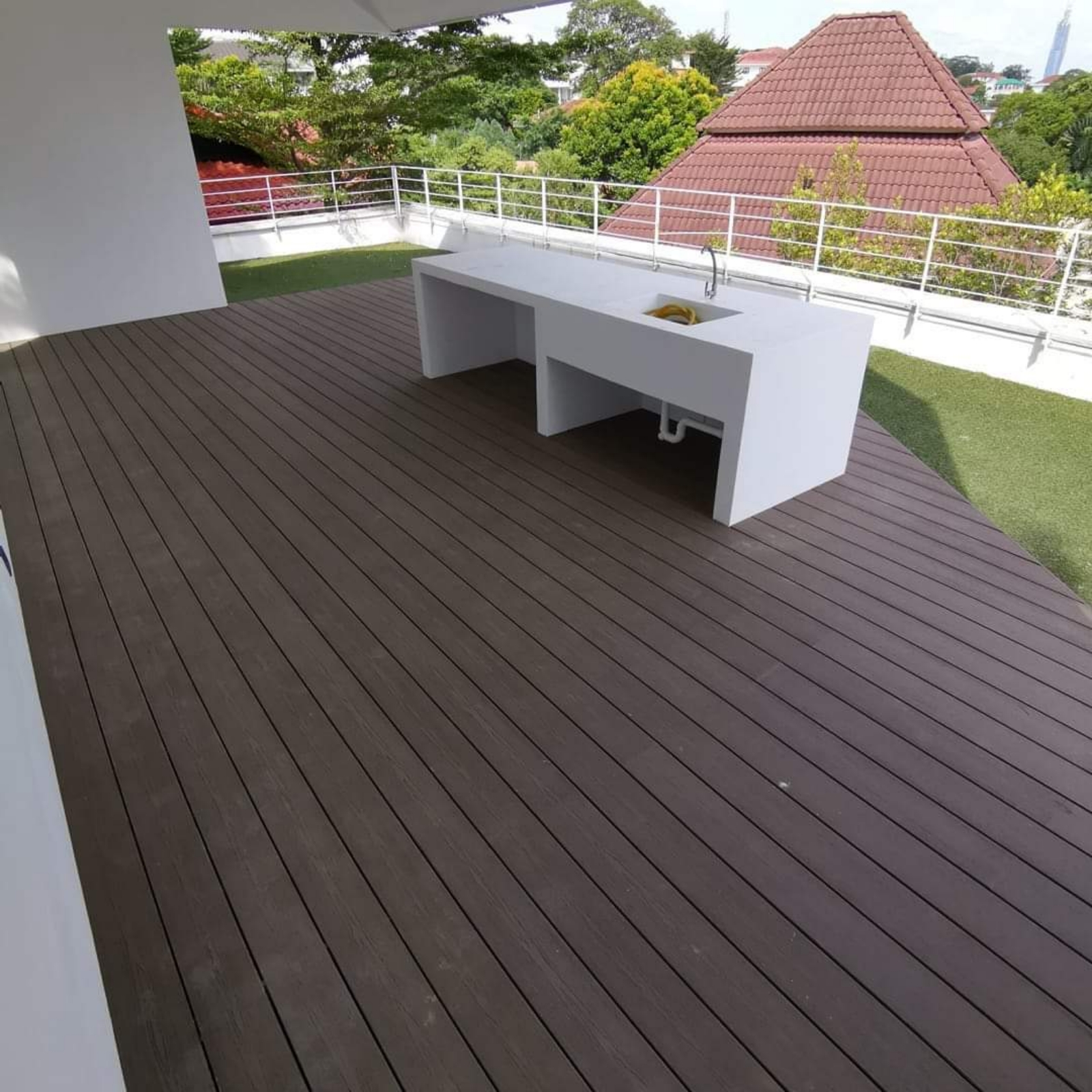 OUTDOOR DECKING