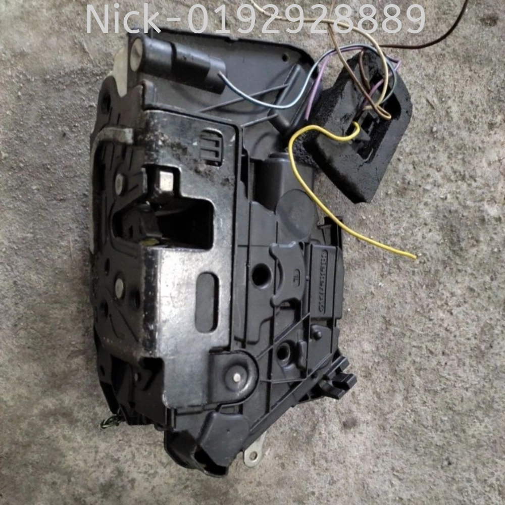 VOLKSWAGEN GOLF MK7 DOORLOCK FRONT LEFT ( 7 PIN )