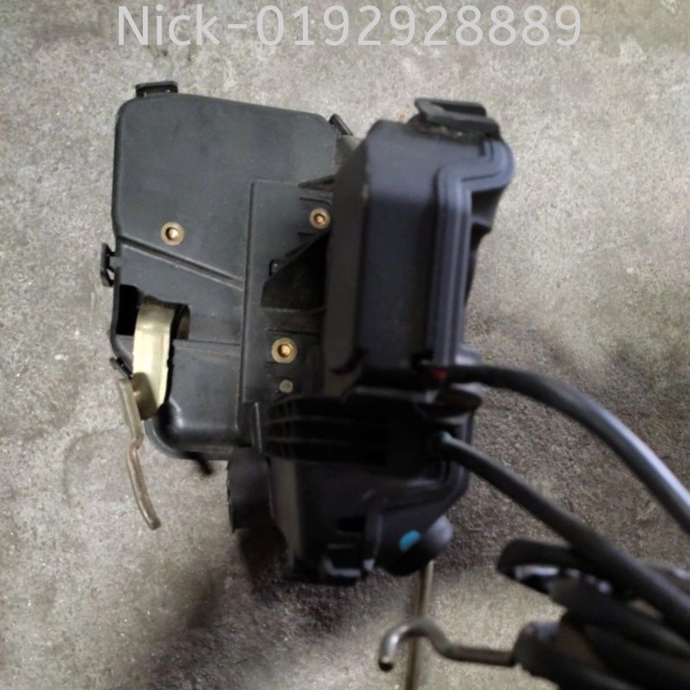 MERCEDES W203 DOORLOCK FRONT LEFT ( 8 PIN )