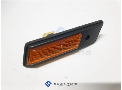 BMW E36 -  Right Fender Signal Lamp/ Additional Turn Indicator Lamp (Amber) (URO)