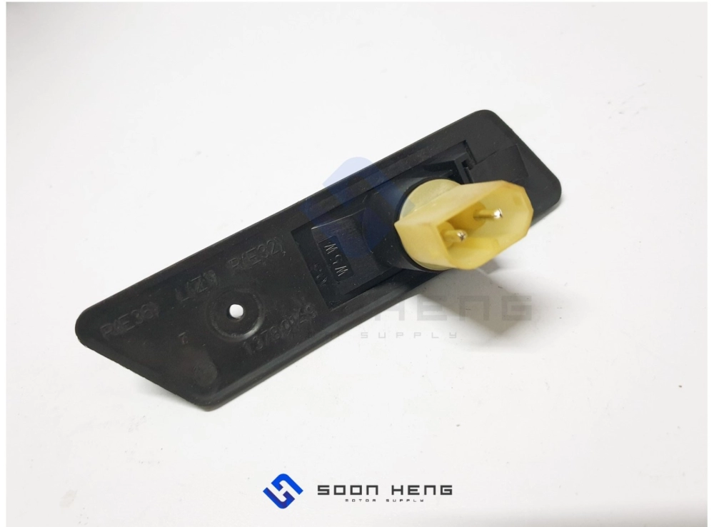 BMW E36 -  Right Fender Signal Lamp/ Additional Turn Indicator Lamp (Amber) (URO)