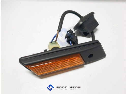 BMW E34 and E32 -  Left Fender Signal Lamp/ Additional Turn Indicator Lamp (Amber) (Original BMW)