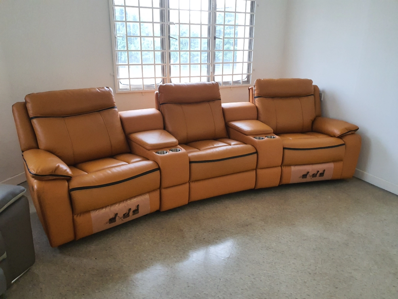 Professional Entertaiment movie room theather sofa comfortable recliner customize