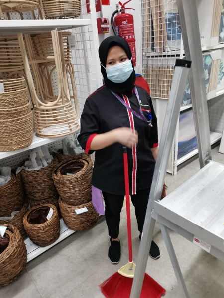 Start today 1 full time cleaner (retail shop) 4 /10/2021 Commercial Cleaning Selangor, Malaysia, Kuala Lumpur (KL), Ampang Service | SRS Group Enterprise