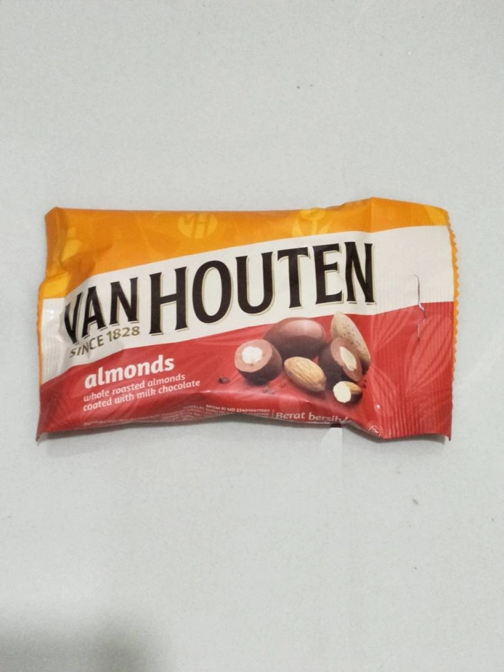 VAN HOUTEN ALMOND MILK CHOCOLATE 80G