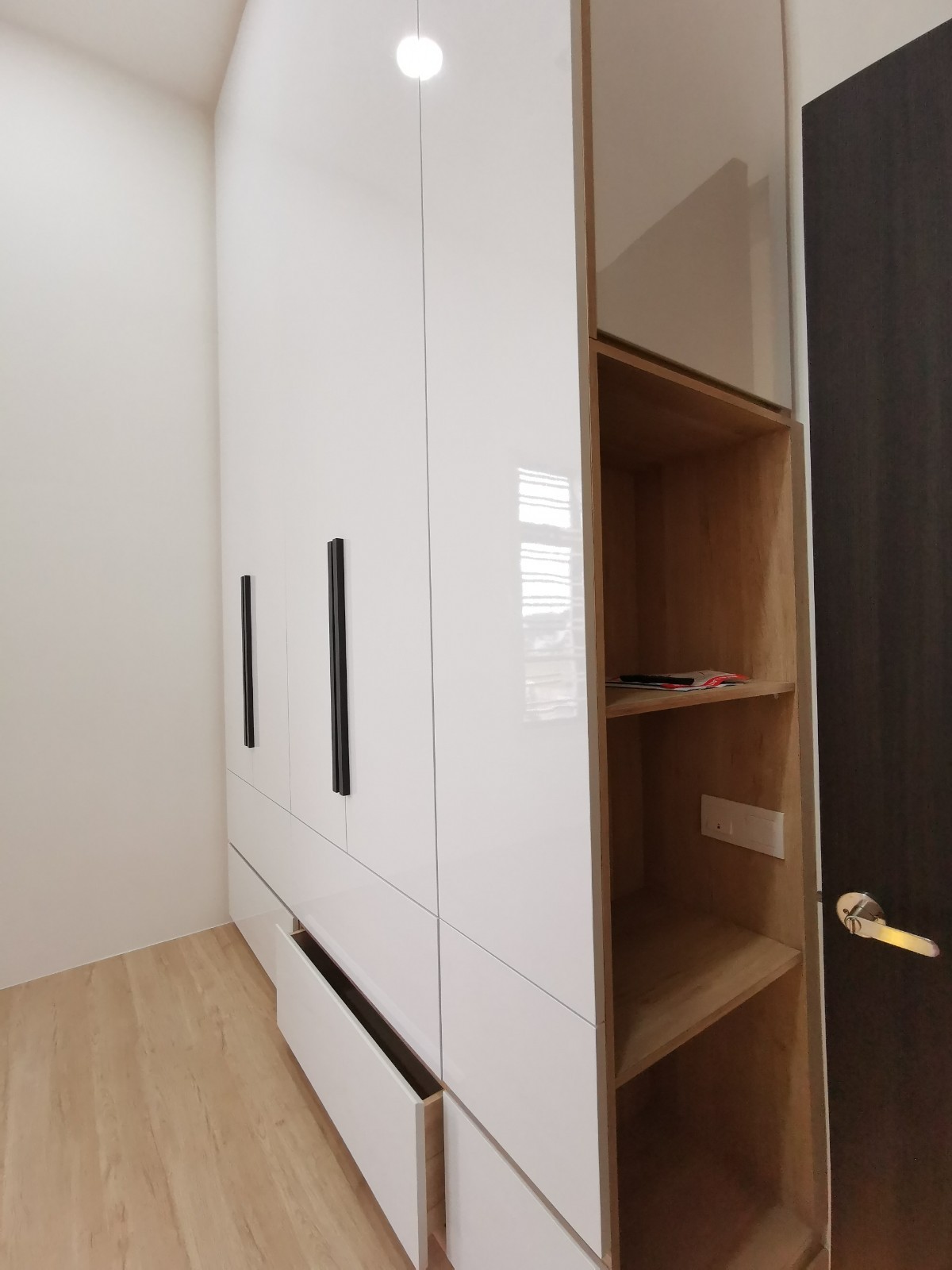 Bedroom Wardrobe & Dresser Design- Interior Design Ideas-Renovation-Residential-Bukit Indah Johor Bahru