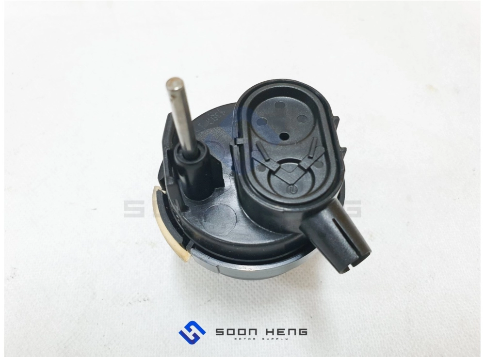 Mercedes-Benz W140, R129, W124, C124, S124 and W201 - Center Locking Pump (Original MB)