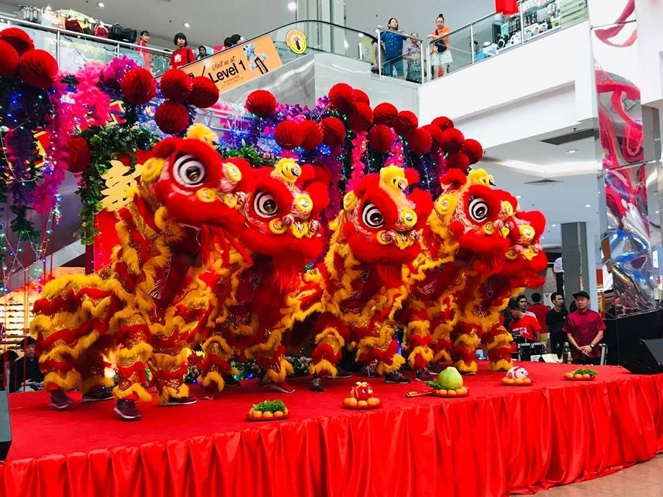 Lion Dance perfomance in Shopping Mall