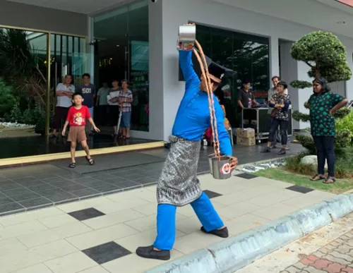 Traditional Teh Tarik Performance