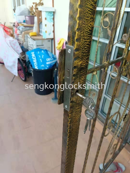 Replace the iron door lock Our Door Service Selangor, Malaysia, Kuala Lumpur (KL), Puchong Supplier, Suppliers, Supply, Supplies | Seng Kong Locksmith Enterprise