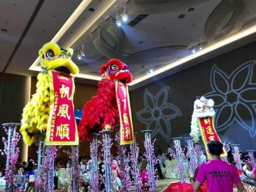 High Pole Lion Dance Performance in Dinner