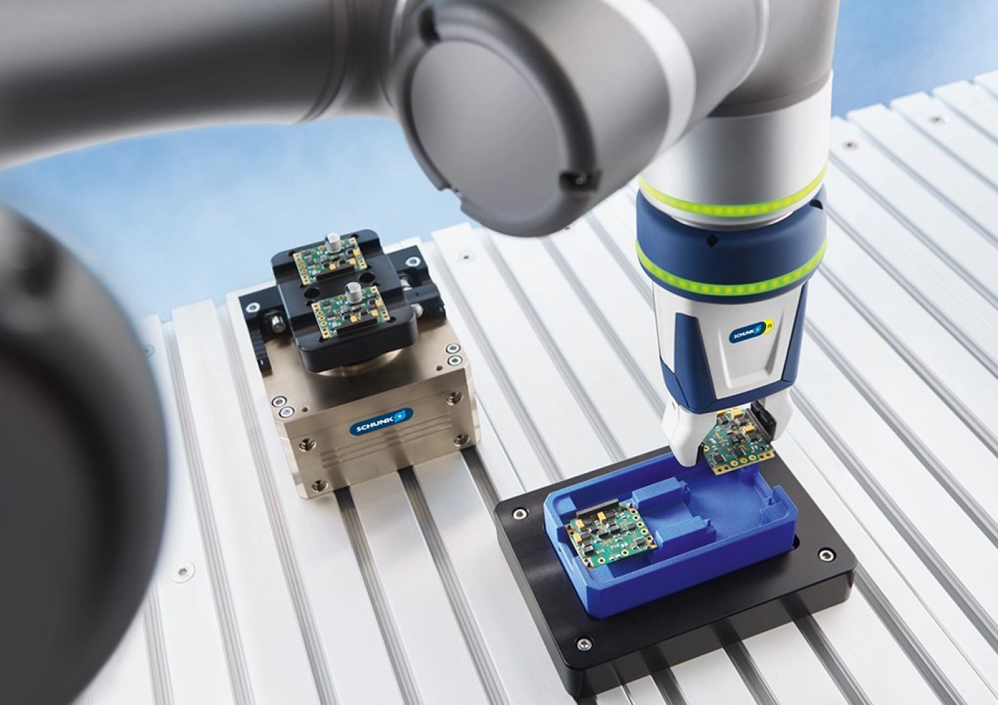 [Aug 2021]  Plug & Work ─ now also for cobots from OMRON and FANUC