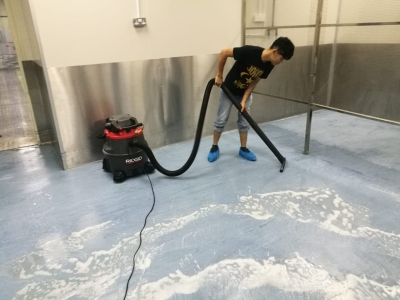 Vinyl Floor During Floor Polishing (4)