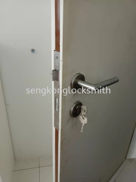 door lock replace Our Door Service Selangor, Malaysia, Kuala Lumpur (KL), Puchong Supplier, Suppliers, Supply, Supplies | Seng Kong Locksmith Enterprise