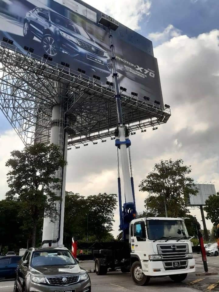 SKYLIFT RENTAL FOR BILLBOARD INSTALL AT HIGHWAY MALAYSIA