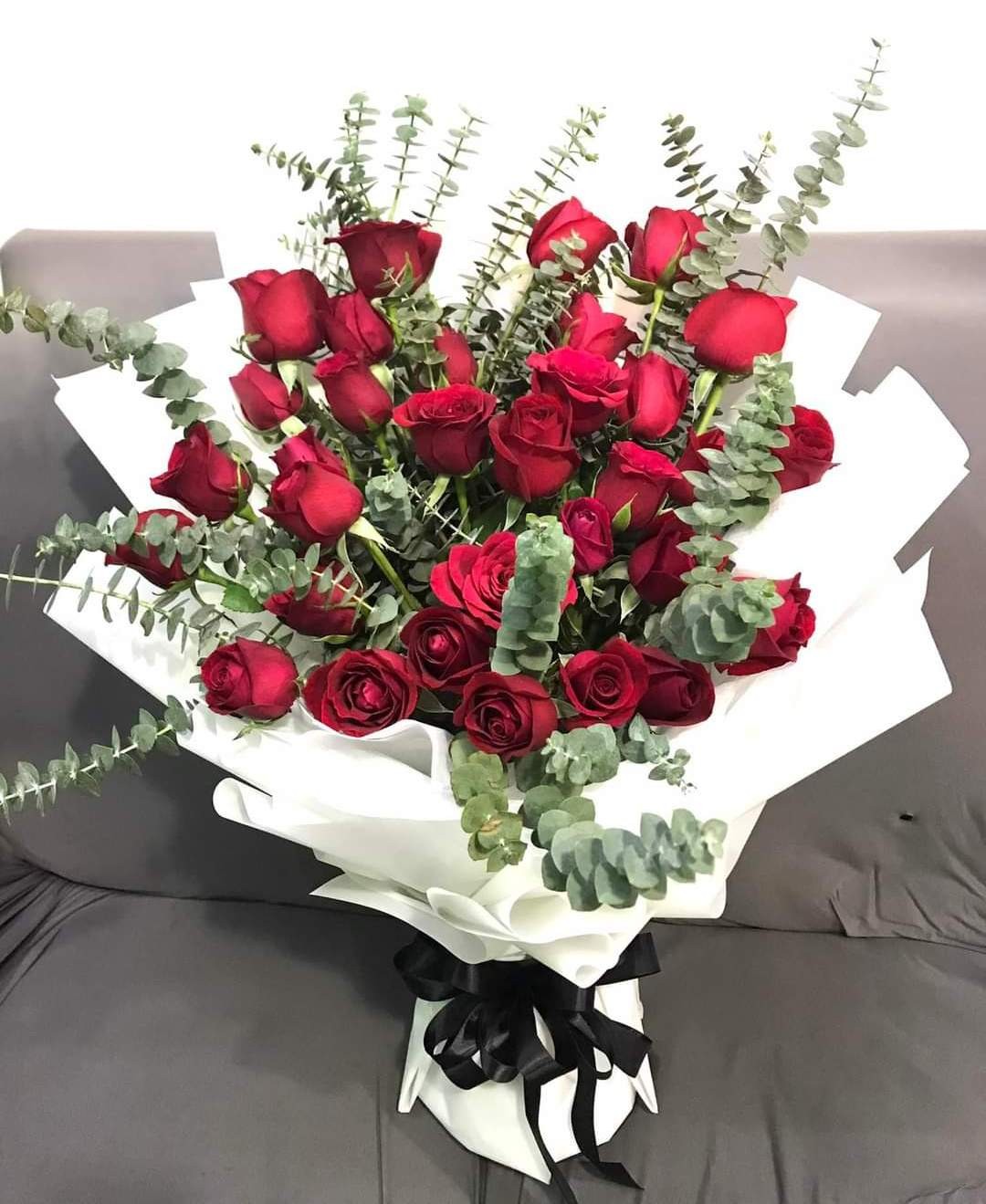 Red Rose Bouquet with container HB1128 floristkl