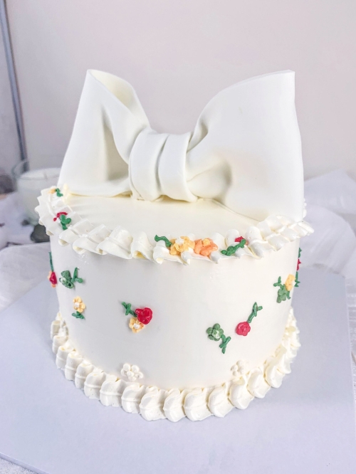 6" Ins Ribbon Flower embroidery Cake - Buttercream Cake