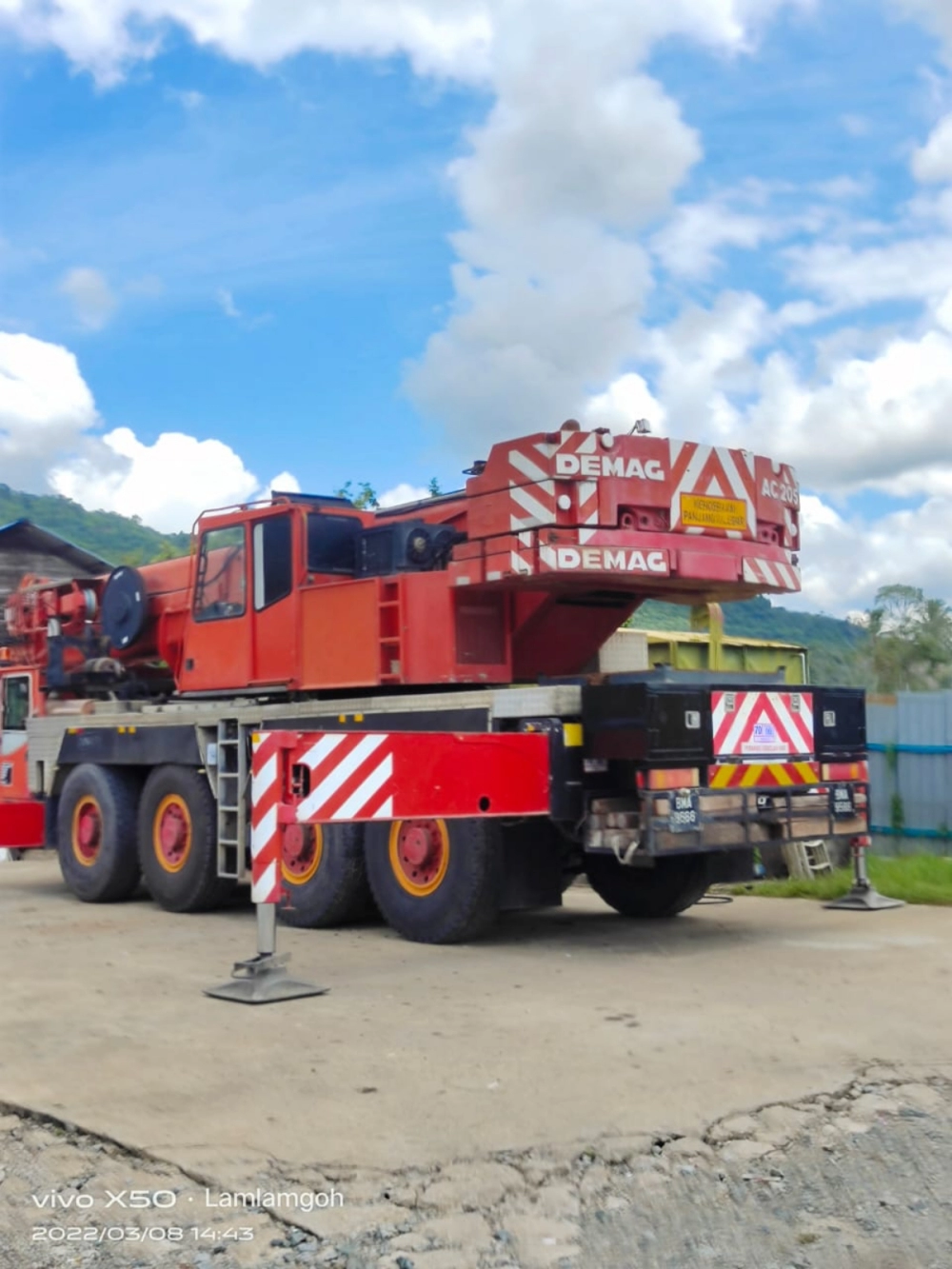 MOBILE CRANE 80TON