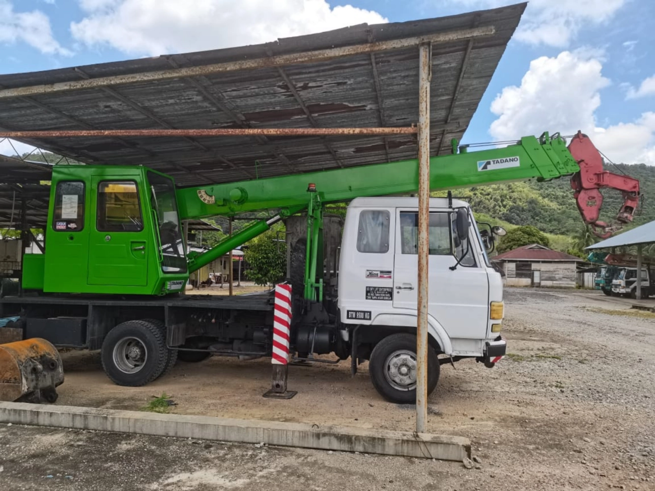 MOBILE CRANE 7TON