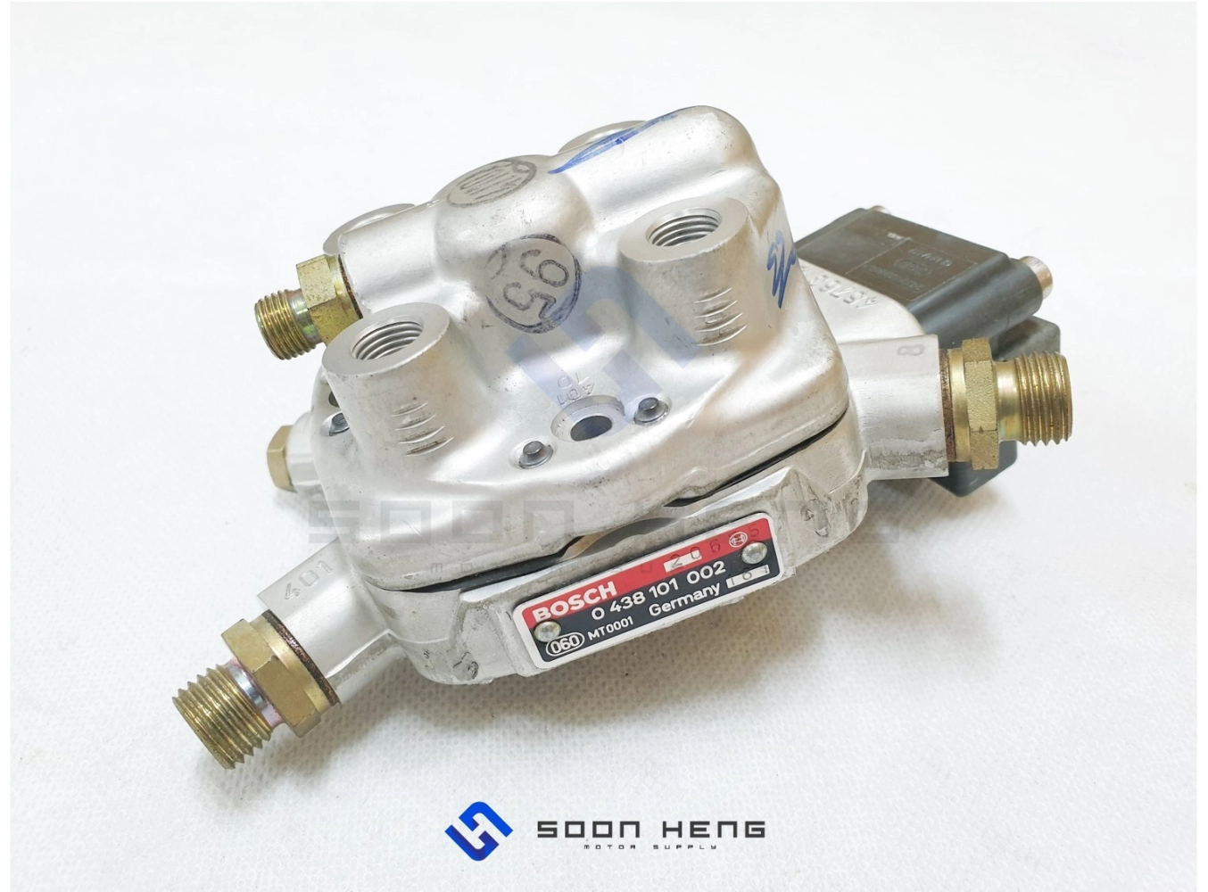 Mercedes-Benz with Engine M102.961/ 962/ 963/ 964/ 982/ 985/ 987 - Fuel Distributor Assy (BOSCH)