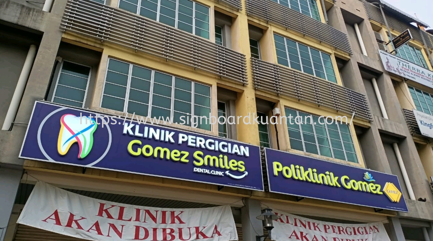 GOMEZ SMILE 3D LED FRONTLIT SIGNAGE