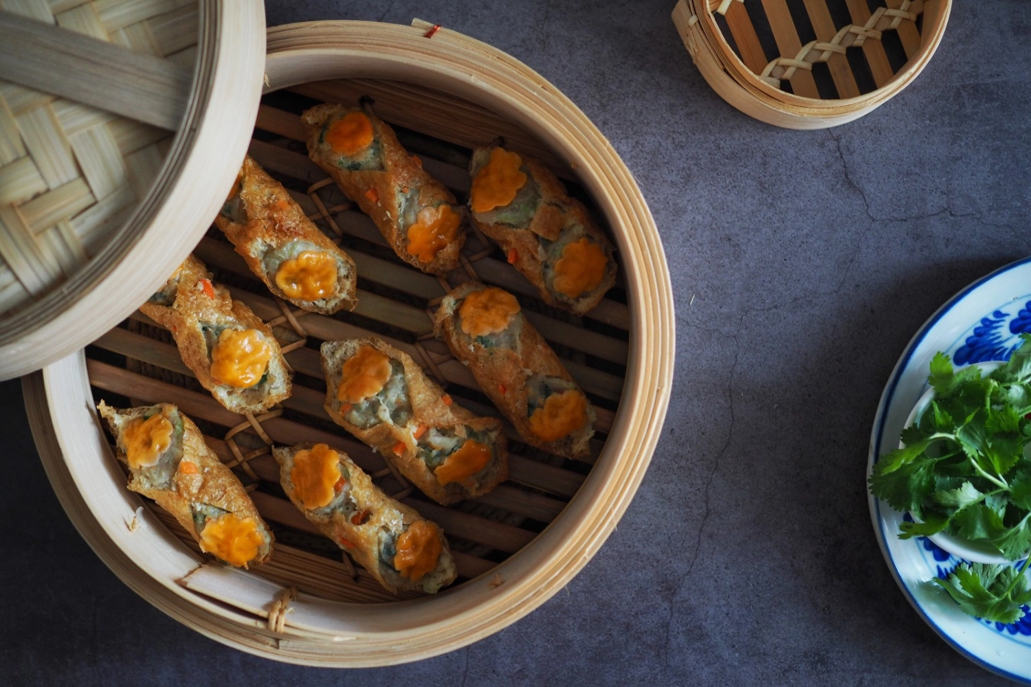 Tofu Puff Skin With Chinese Leek & Chicken Meat Roll 双花筒 (蒸/炸)