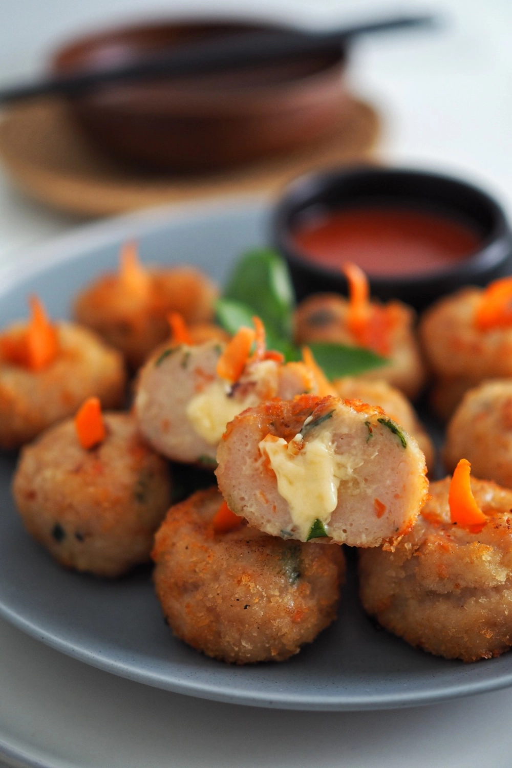 Breadcrumbs With Cheese Filling Chicken Ball 起司仙果球 (炸)