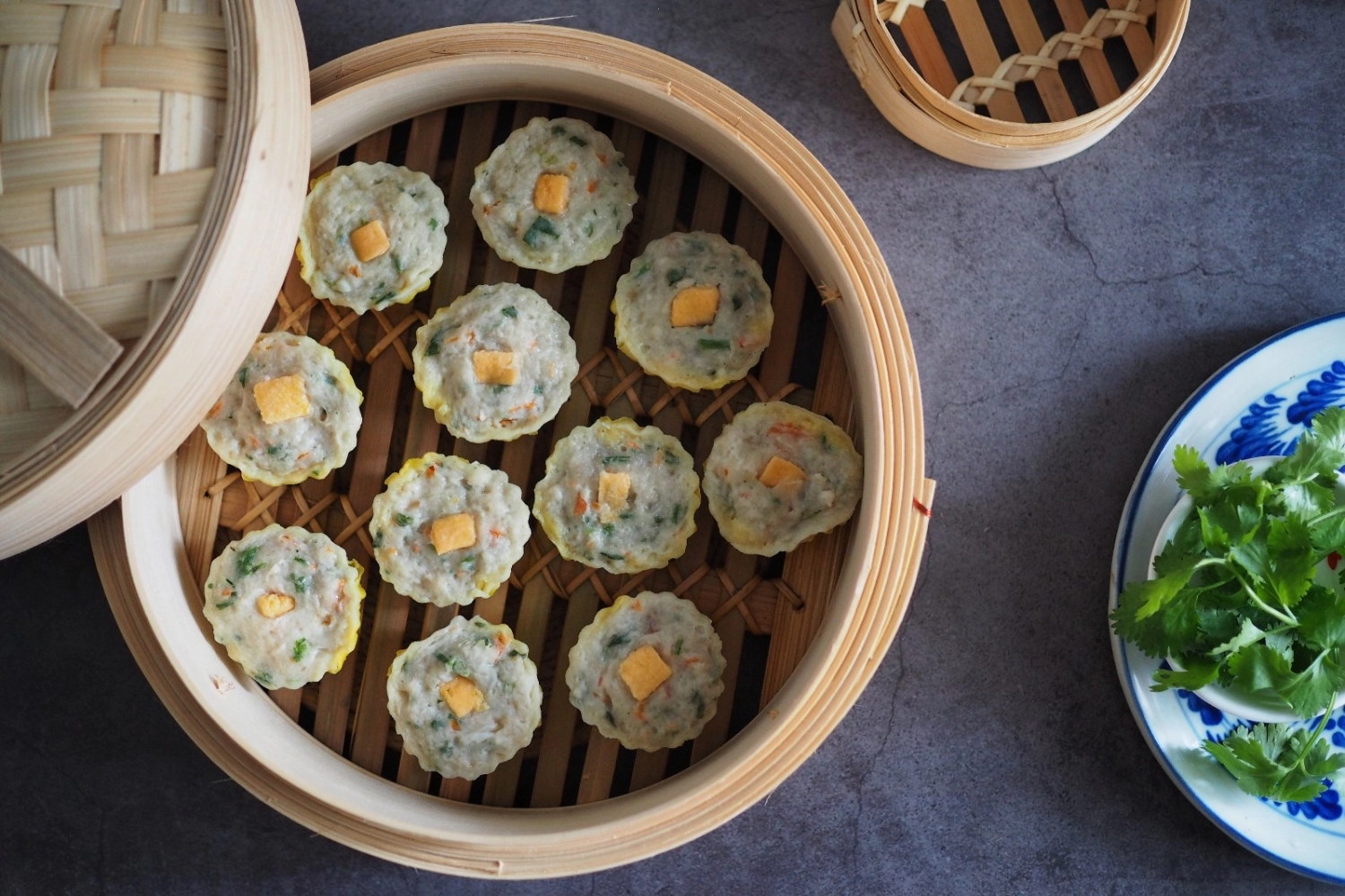 Salted Egg Yolk With Celery Tart Style Dumpling 咸蛋黄金盏 (蒸/炸)