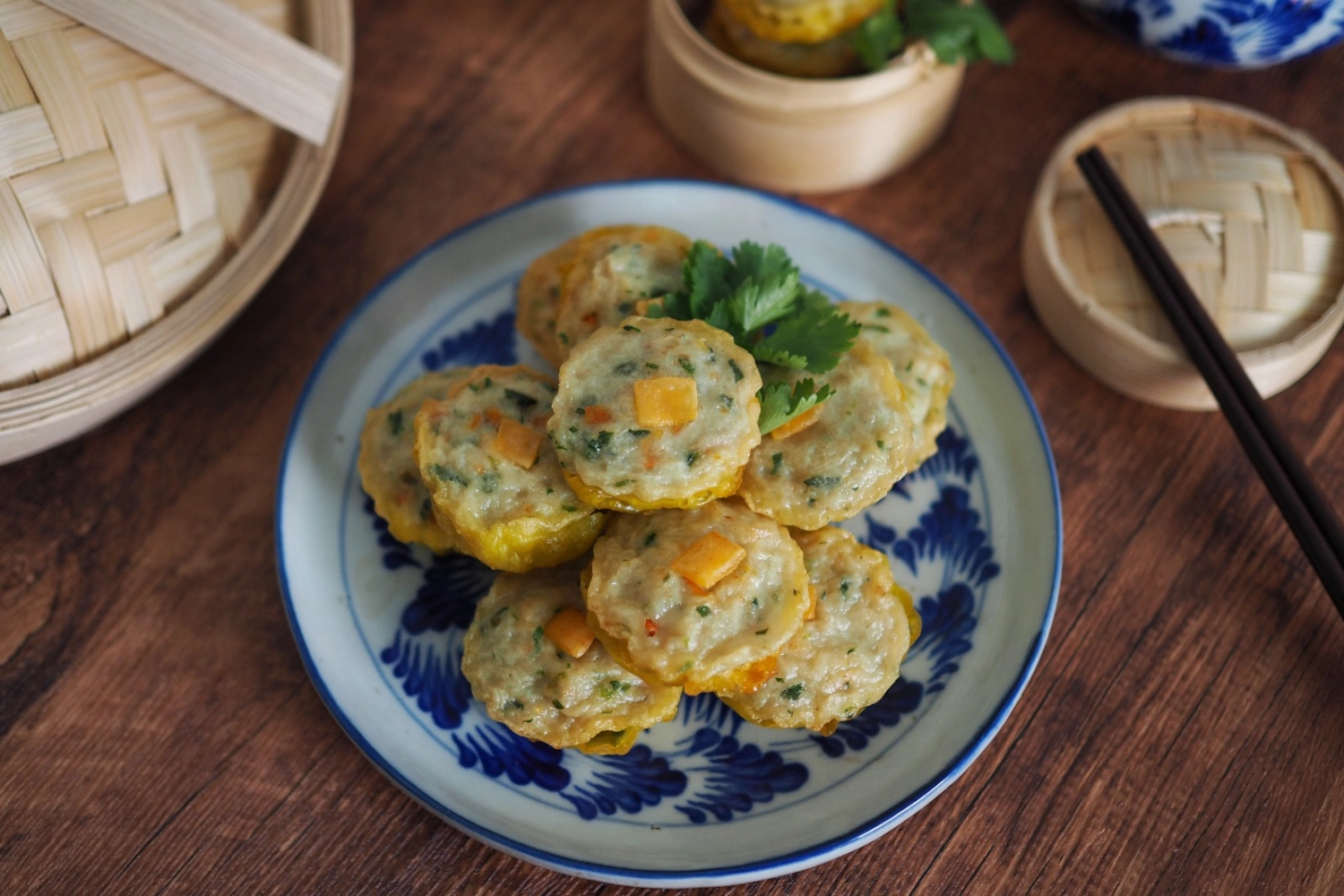 Salted Egg Yolk With Celery Tart Style Dumpling 咸蛋黄金盏 (蒸/炸)