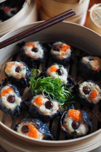 Black Truffle With Mushroom Dumpling 黑松露饺 (蒸)