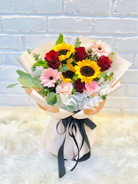 Twinkling  Sunflowers Bouquets -Fresh Flowers  Melaka Retailer, Services | BLISS FLORIST