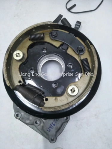 HAND BRAKE LINING ASSY FUSO