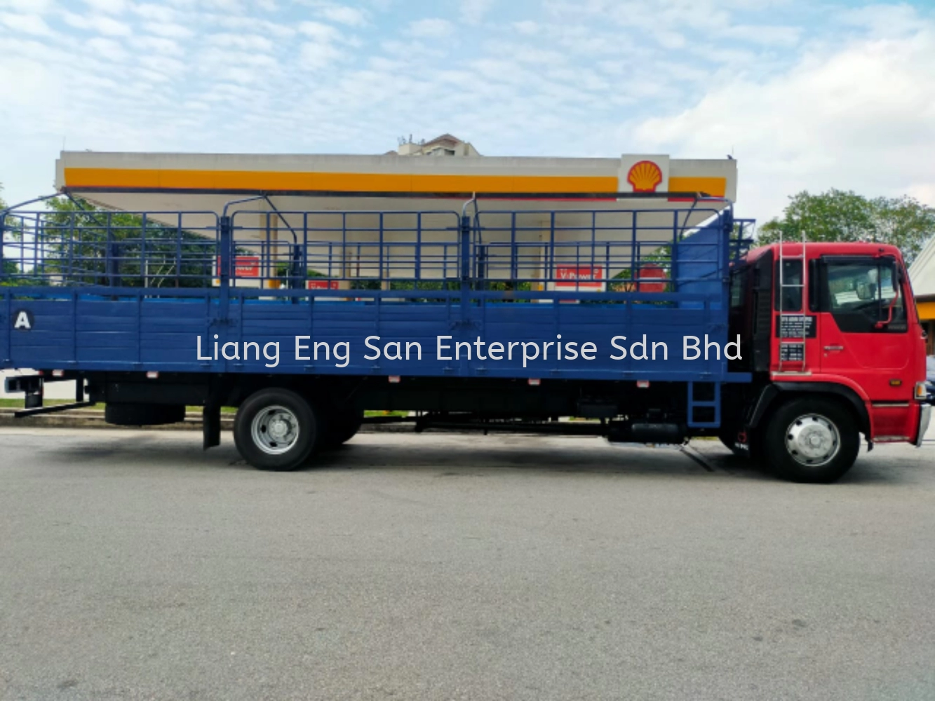 马来西亚 30 英尺 10 吨敞篷货车租赁服务