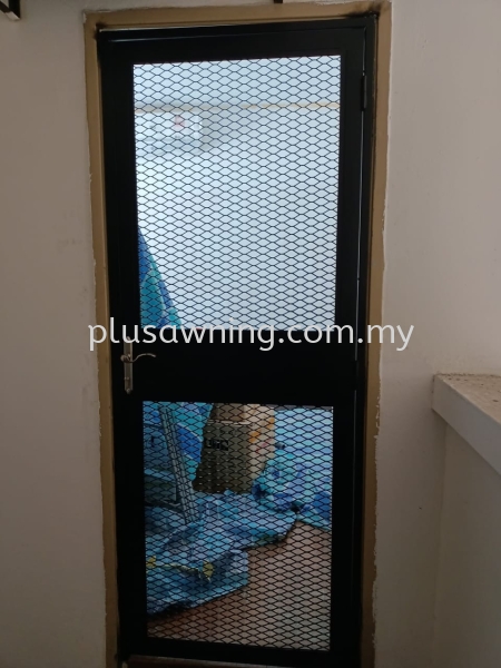 SINGLE PANEL GRILL DOOR WITH DIAMOND NET @PERDANA EMERALD CONDOMINIUM, JALAN PJU 8/1/3A, DAMANSARA PERDANA, SELANGOR Grill Door Selangor, Malaysia, Kuala Lumpur (KL), Cheras Contractor, Service | Plus Awning & Iron Sdn Bhd