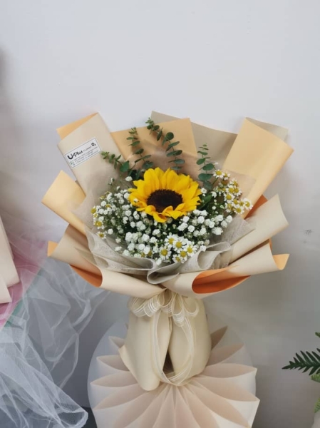 SUN FLOWER ( 1 ) Flower Bouquet Bouquet Kedah, Malaysia, Sungai Petani Supplier, Suppliers, Supply, Supplies | U PLAS ENTERPRISE