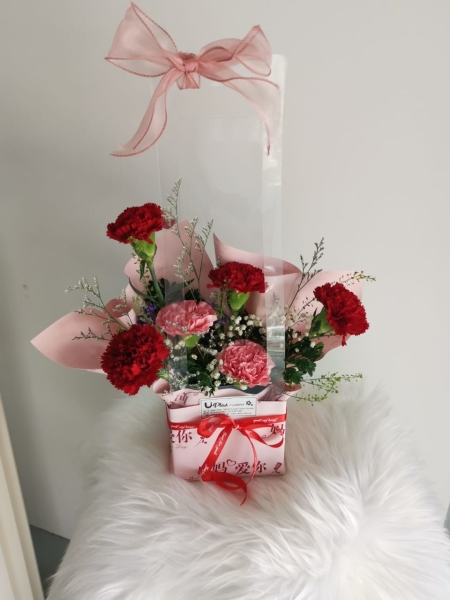 FLOWER WITH BOX ( 6 CARNATION ) BOX FLOWER  Bouquet Kedah, Malaysia, Sungai Petani Supplier, Suppliers, Supply, Supplies | U PLAS ENTERPRISE