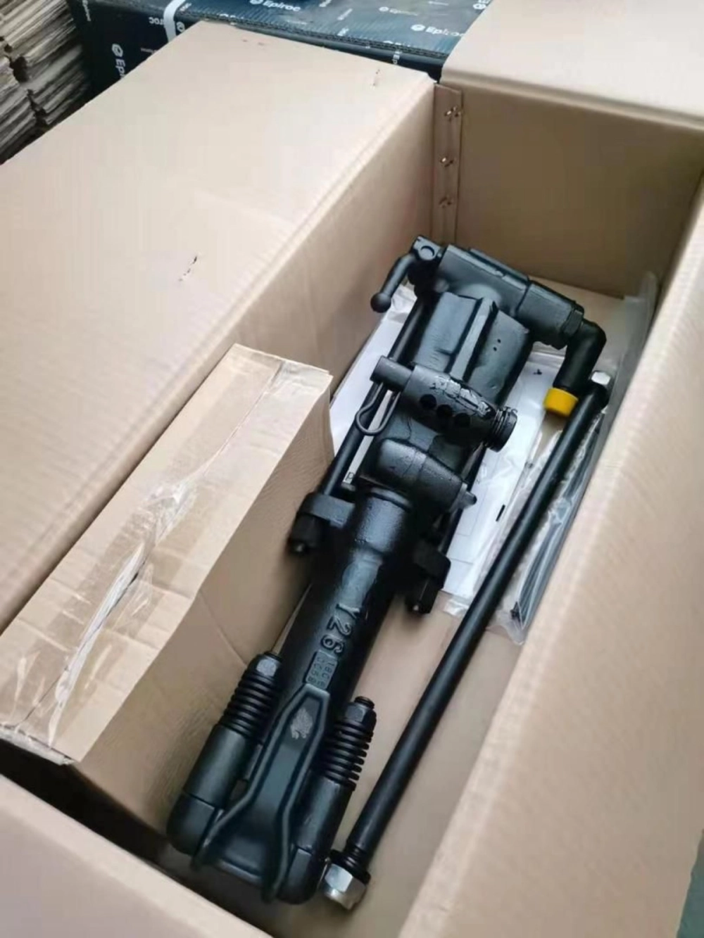 EPIROC Y26 PNEUMATIC HANDHELD ROCK DRILL - 26KG