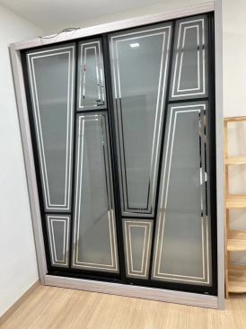 customize Wardrobe expert in Penang with lights. maximize your cloth hanging area best customize wardrobe furniture supplier in Penang Sweet Home