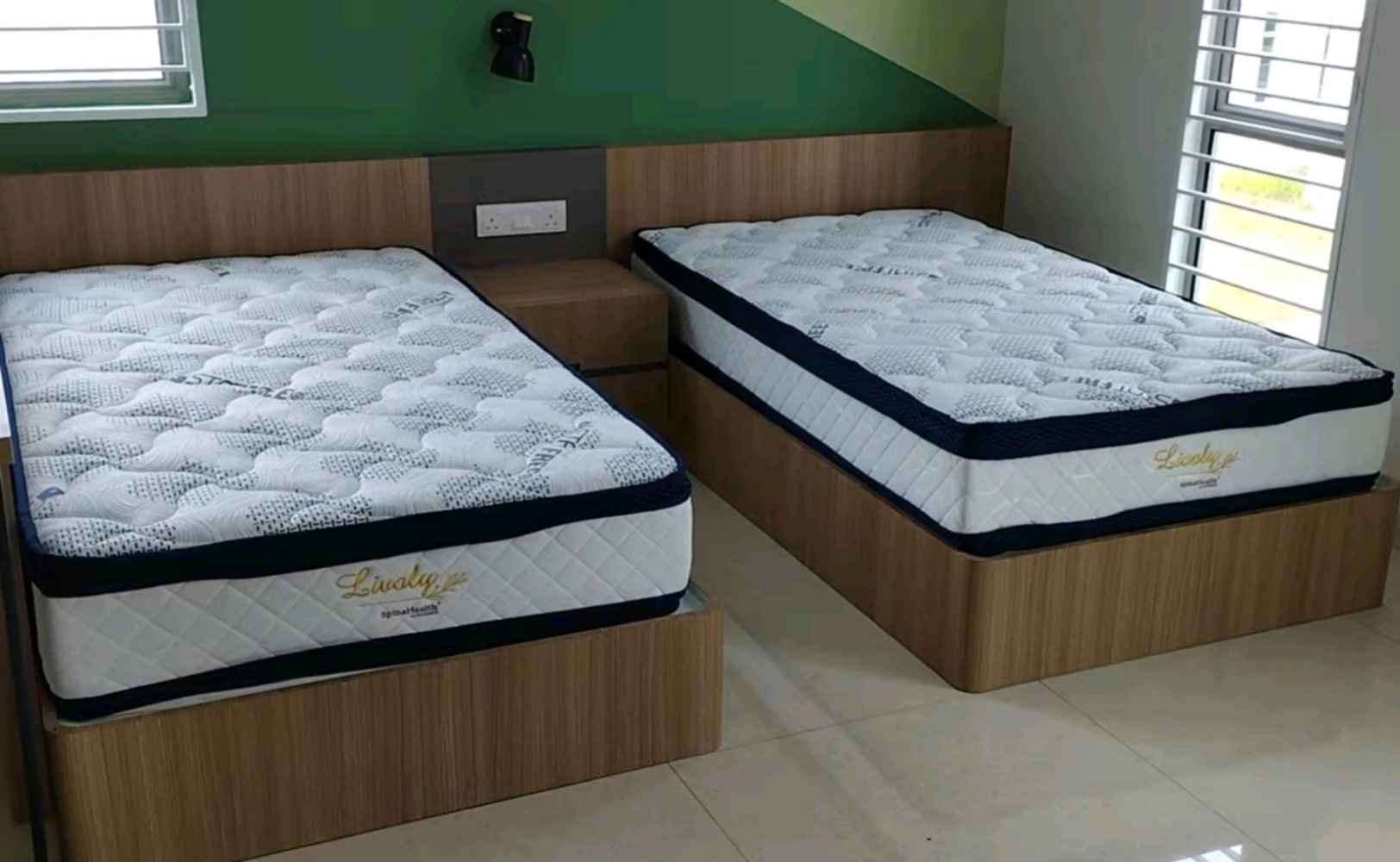  Goodnite Statfree Livoly Pocket Spring Mattress Bedframe + Mattress