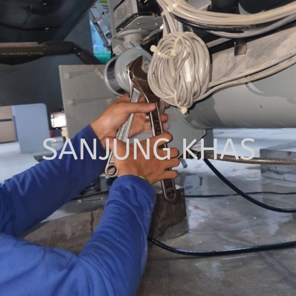 General Oil Change for 23XRV Carrier Water Cooled Chiller  Chiller Repair and Services Selangor, Malaysia, Kuala Lumpur (KL), Shah Alam Repair, Maintenance, Service | Sanjung Khas Sdn Bhd