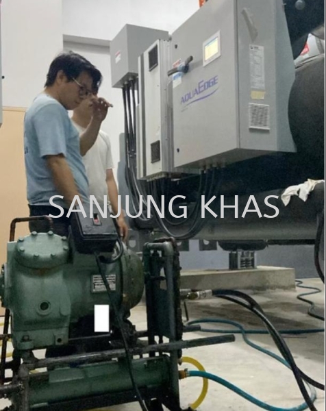 General Oil Change for 23XRV Carrier Water Cooled Chiller  Chiller Repair and Services Selangor, Malaysia, Kuala Lumpur (KL), Shah Alam Repair, Maintenance, Service | Sanjung Khas Sdn Bhd