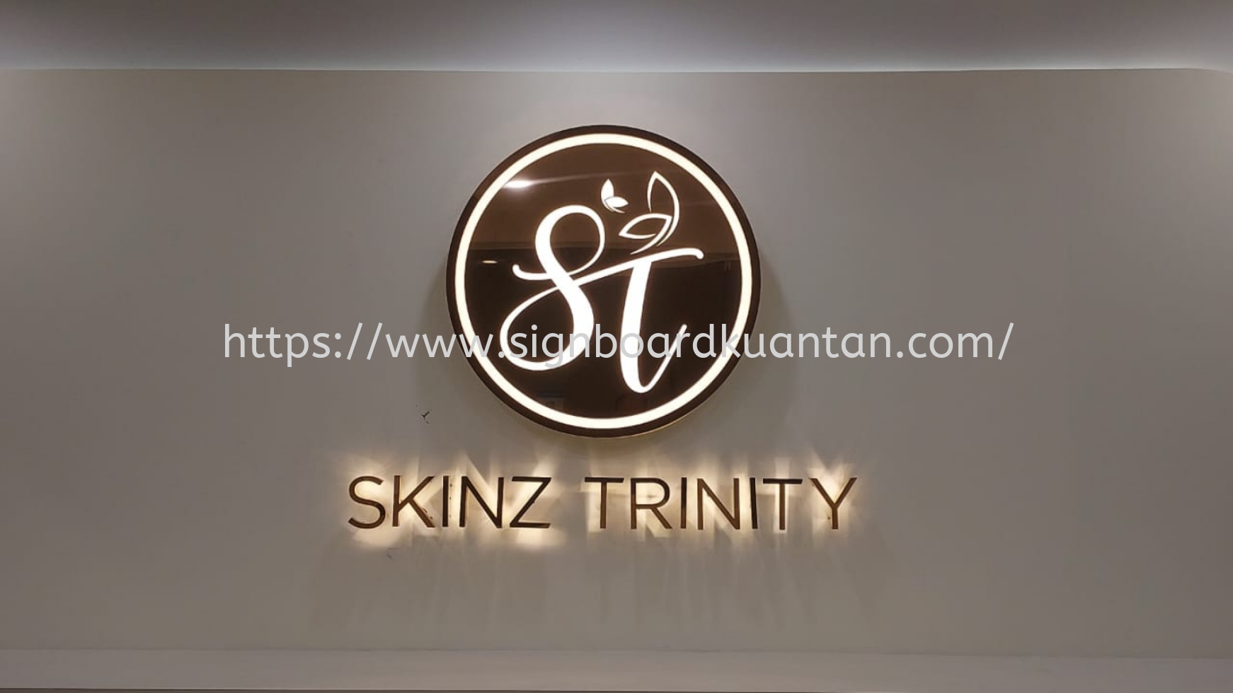 SKIN TRINITY INDOOR 3D STAINLESS STEEL GOLD SIGNAGE SIGNBOARD AT TERENGGANU DUNGUN 