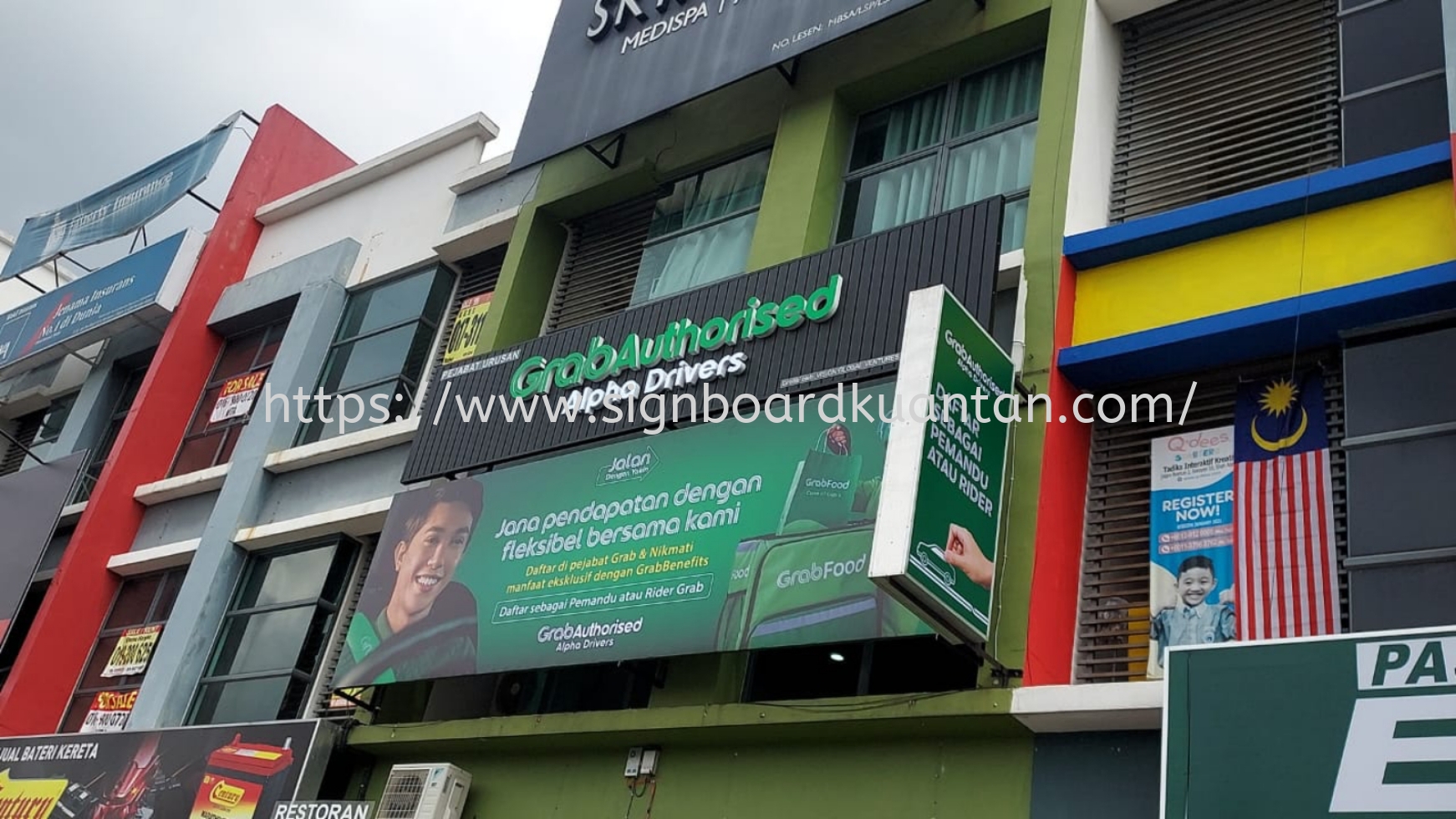 GRAB AUTHORISED ALUMINIUM PANEL 3D LED BOX UP SIGNAGE SIGNBOARD AT KUANTAN PAHANG 