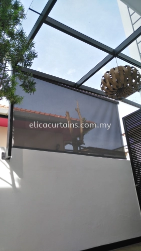 Outdoor Roller Blind, Sunscreen Material, Bungalow Relaxing Area.