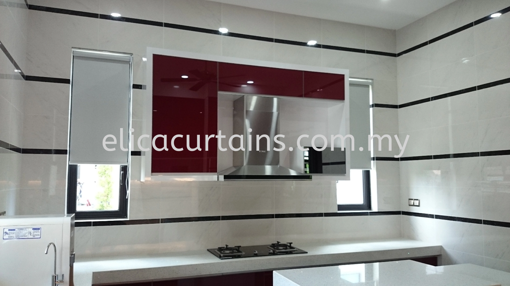 Morden Kitchen Concept, Roller Blind With Easy Clean Material, Luxury Lifestyle, Bungalow Living.