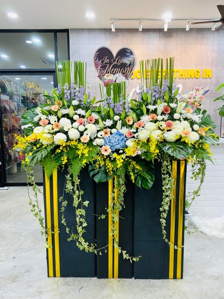 Reminiscing  Large/ Unique/ Luxurious Flower Wreathe Flower wreathe/ Sympathy Flower Melaka Retailer, Services | BLISS FLORIST